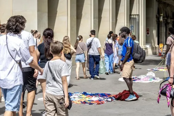Manteros en la plaza Catalunya
