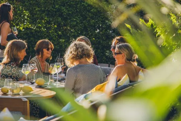 Sofia Bar & Tapas abre las puertas de su terraza exterior para dar vida a “Bravissimo”