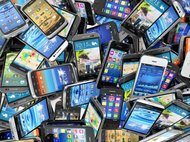 Mobile phones are one of the products most affected by planned obsolescence: limiting the useful life of devices to encourage consumerism.
