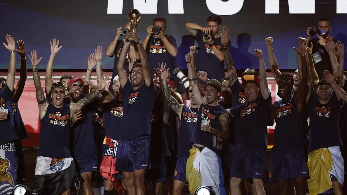 The two private parties of the Spanish National Team: without phones and with notable absences