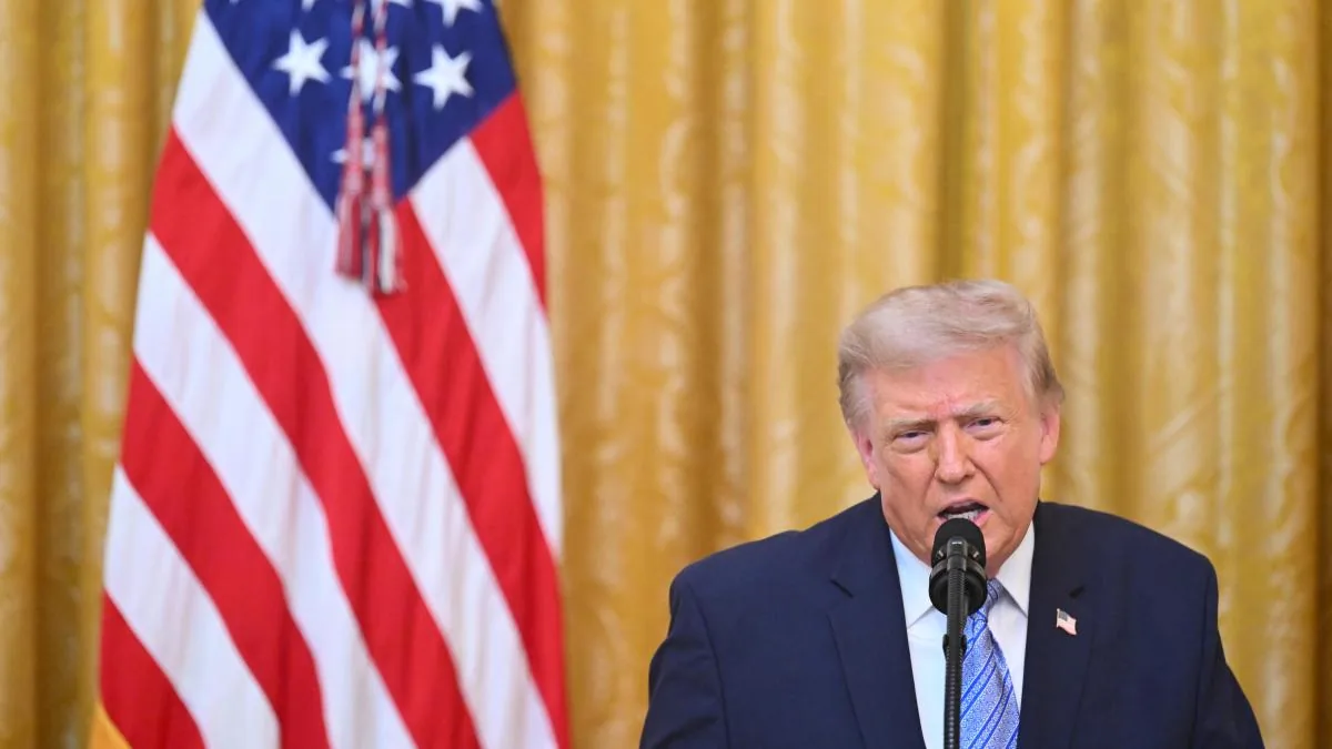 Investigate the operator of Trump's 'teleprompter' for illegal betting on his speeches