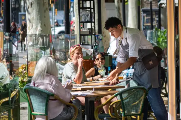 GDP grows by 0.7% in the second quarter thanks to the boost from consumption
