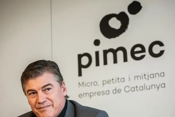 Clash between Cambra and Pimec over silver chairs // El Cercle seeks venue for its Annual Meeting