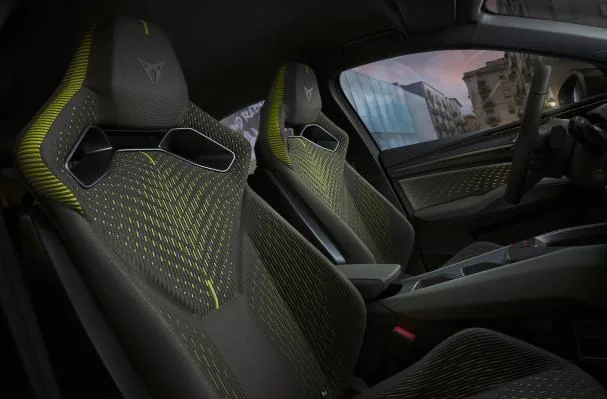 Customization is one of its strong points, including the possibility of equipping CUP Bucket seats with 3D fabric, made from 100% recycled material.