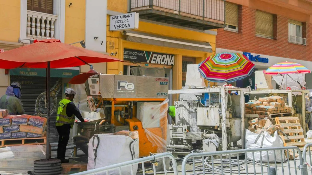The neighbors of four buildings affected by the Sant Gervasi sinkhole will not be able to return home until September