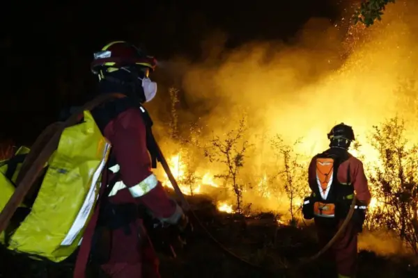 The largest fire of the year forces the evacuation of 34 areas in Guadalajara