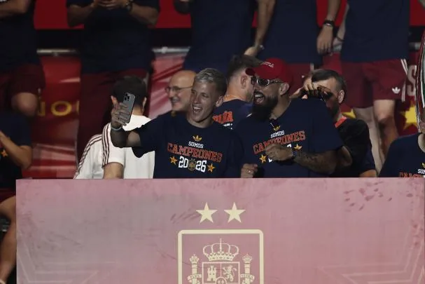 Borja Iglesias, acting as DJ accompanied by Dani Olmo 