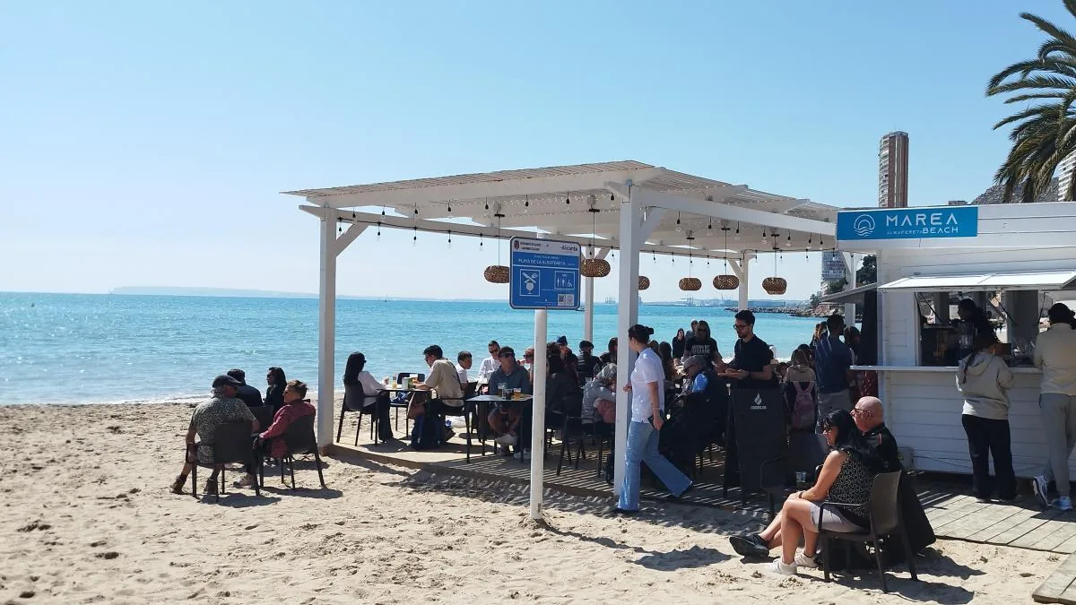 Alicante and other municipalities on the Costa Blanca close beaches due to strong wind alert