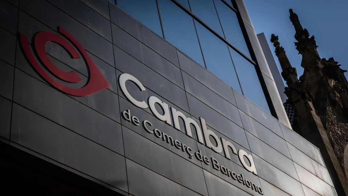 The debate over the silver chairs heats up the plenary session of the Cambra de Barcelona