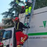 A woman who was sleeping in a paper container is rescued from the recycling truck after hearing her screams
