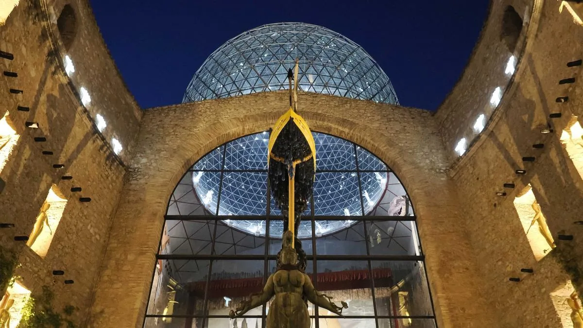 Dalí, the night and the subconscious