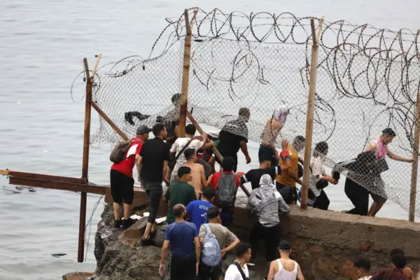 The Government accuses “criminal mafias” and denies a pull effect from the regularization of immigrants