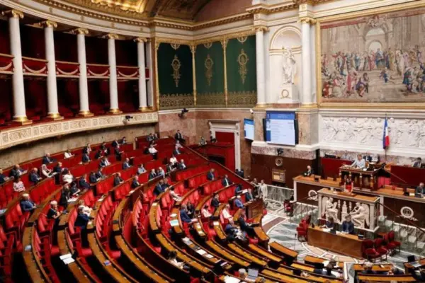 France authorizes assisted suicide and euthanasia with a divided Parliament