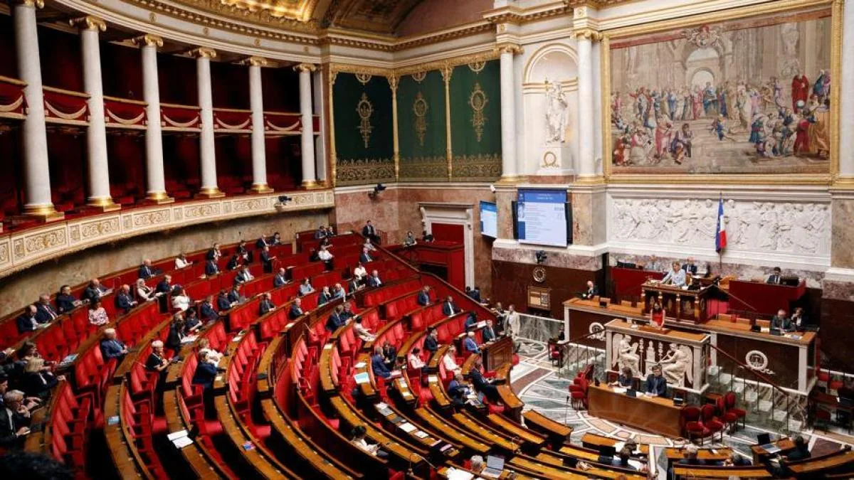 France authorizes assisted suicide and euthanasia with a divided Parliament