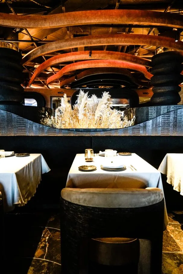 For the evening, Leña offers a sophisticated menu based on embers