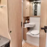 A small great motorhome: less than six meters, a huge garage, and space to travel without missing anything