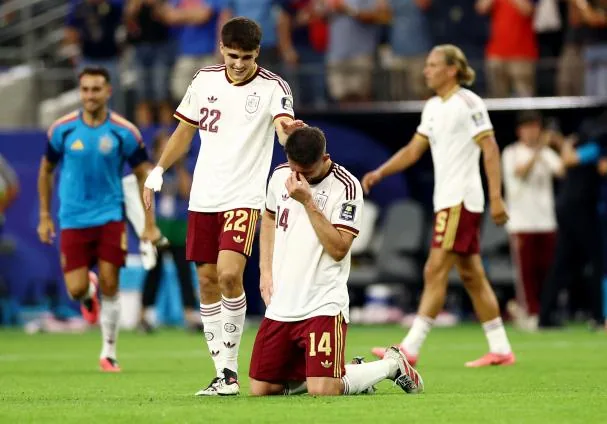 Aymeric Laporte and Pau Cubarsí after the semi-final match against France