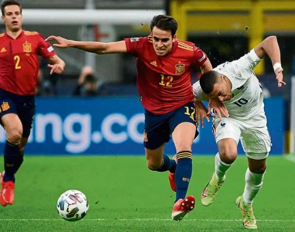 Eric Garcia contests a ball with Mbappé in the 2021 Nations League final.