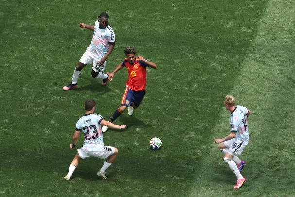 Lamine Yamal, surrounded by three Belgian players, on Friday