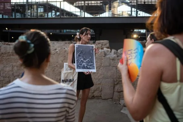 El Museo de historia de Barcelona ofrece visitas guiadas y rutas nocturnas