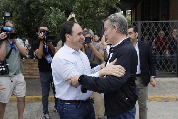 Juanfran Pérez Llorca y Alberto Núñez Feijóo en Sueca 