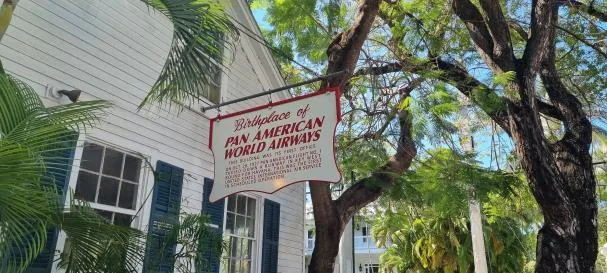 La casa de madera donde nació Pan Am en 1927 sigue en pie en Key West, Florida. Un cartel lo recuerda