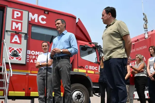The fire in Castellón remains uncontrolled and already affects more than 80,000 people