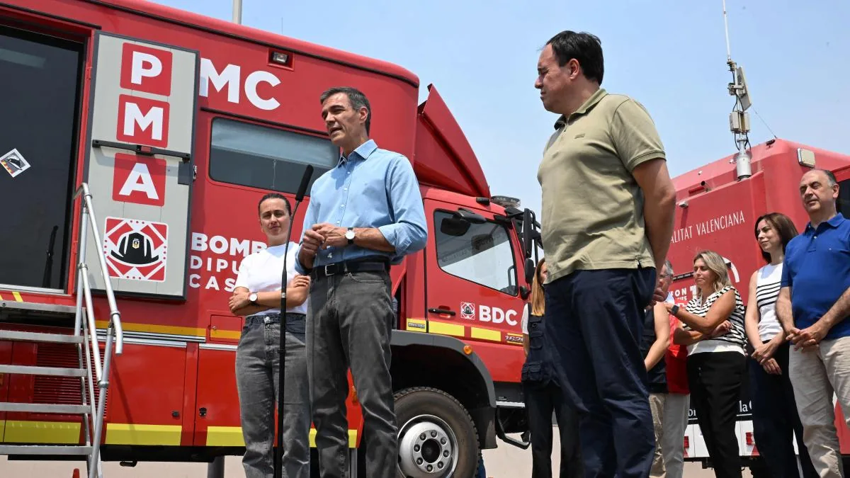 The fire in Castellón remains uncontrolled and already affects more than 80,000 people