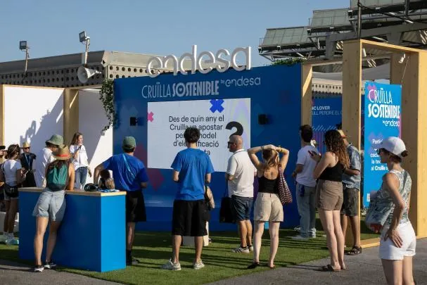 Audience at the Endesa stand