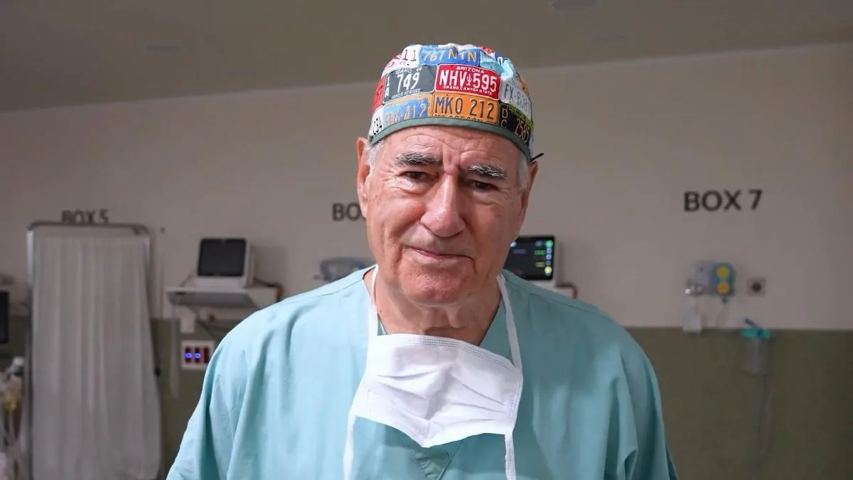 Javier de Benito, plastic surgeon, 78 years old: “If someone believes that a rhinoplasty will get them a job or make their partner come back, they need to be explained that surgery won't solve that”