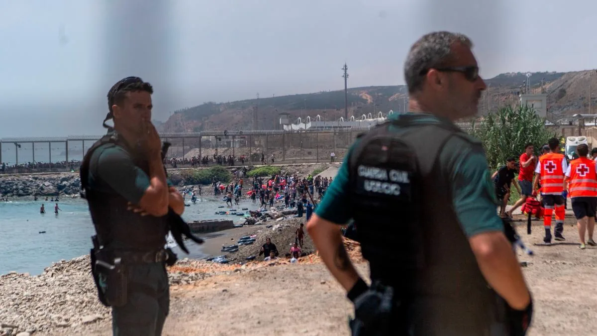 The Government mobilizes the Army to reinforce security in response to the influx of immigrants in Ceuta