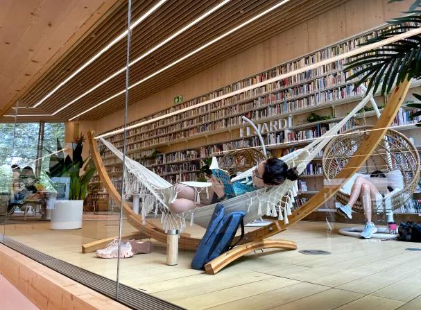 A Barcelona library converted into a climate refuge 