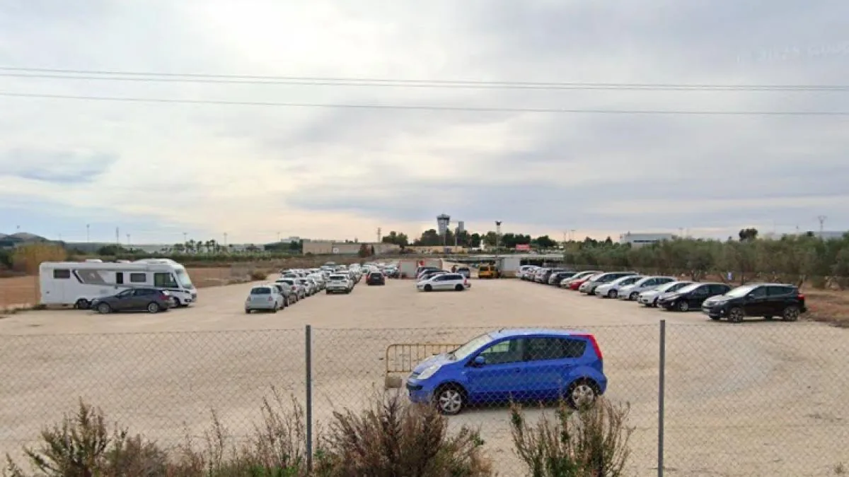 The court approves the closure of illegal parking lots near Alicante-Elche airport
