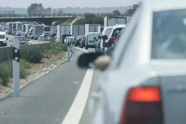 Accidents and traffic jams mark the start of the second summer getaway operation