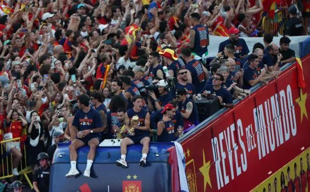 The players of the Spanish national team celebrated their second World Cup star with a massive parade through the streets of the capital