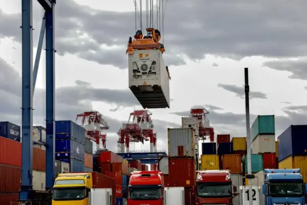 Services and consumption drive the Catalan economy against the weakness of the industry