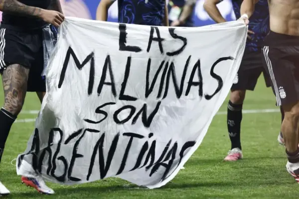 The Falklands banner sparks diplomatic tension between Argentina and the United Kingdom