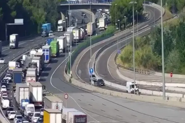 Several accidents cause significant traffic jams on the AP-7 at the height of Sant Sadurní d'Anoia