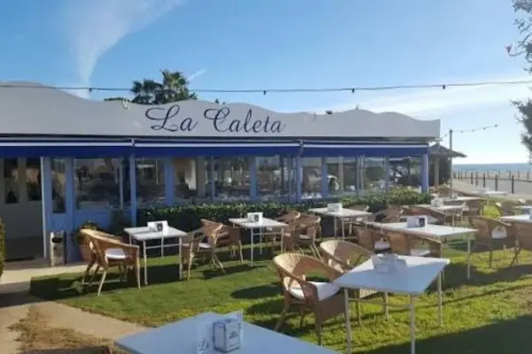 The 'La Caleta' restaurant in Sant Vicenç de Montalt is forced to close by the General Directorate of Coasts