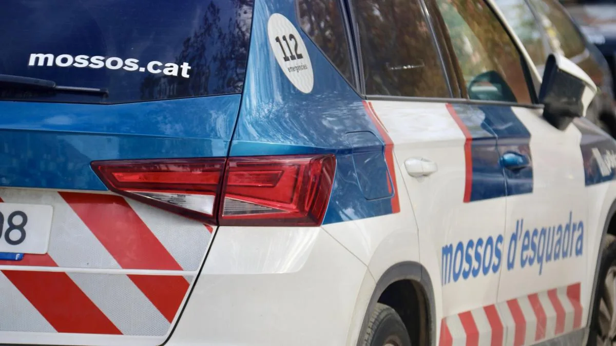 A criminal just out of court attacks a woman with a bottle in Badalona