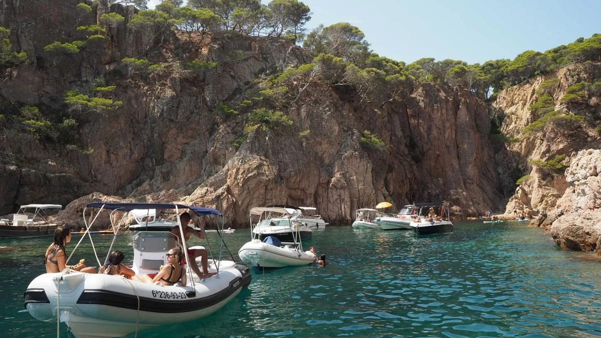 Restrictions worsen the funding conflict in the Costa Brava