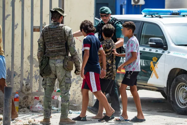 A group of unaccompanied minors in Ceuta returns to Morocco.
