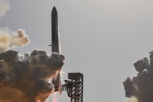 A piece of the SpaceX rocket crashes into the Moon and raises a cloud of dust