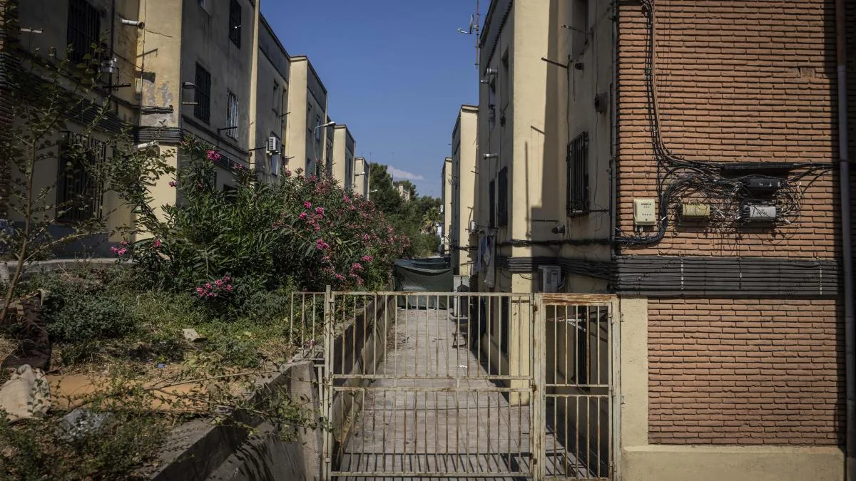 Adif installs sensors in Trinitat Vella to monitor construction vibrations