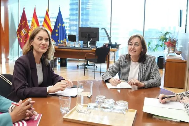 The president of the Comuns in the Parliament, Jéssica Albiach (l); and the Minister of Territory, Housing, Ecological Transition, Sílvia Paneque (r); during a meeting on housing matters, last year