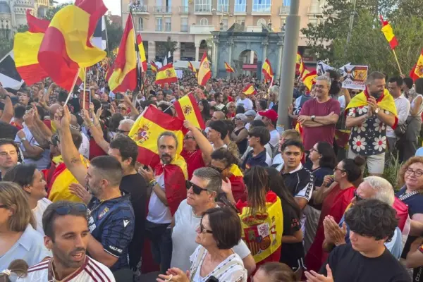 Protests in Ceuta escalate against the “invaders”: “Go for them, go for them”