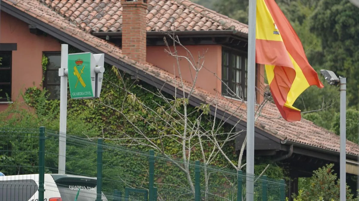 The civil guard of Llanes sneaked into the barracks with a stolen weapon and a bulletproof vest to kill his ex at point-blank range