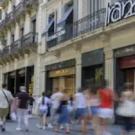 The battle of the big brands for the wealthiest tourist drives up the m2 of Passeig de Gràcia