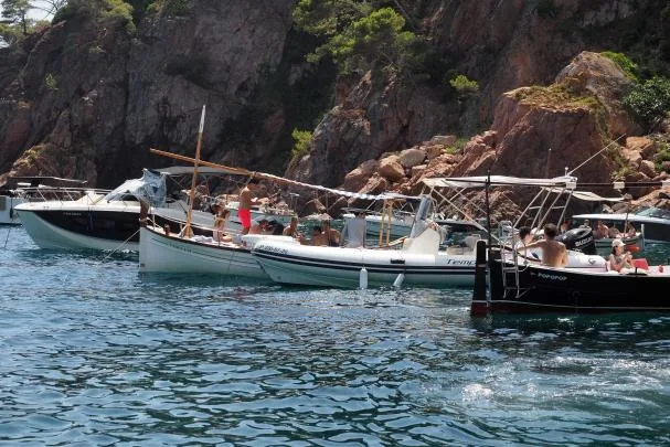 El Golfet, in Calella de Palafrugell, is a highly coveted space on days when the garbí wind blows.