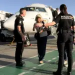 This is how the checks on foot from a plane coming from Italy are: focused on third-country nationals